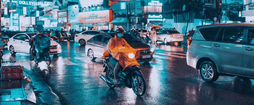 Recomendaciones al conducir una moto en días de lluvia