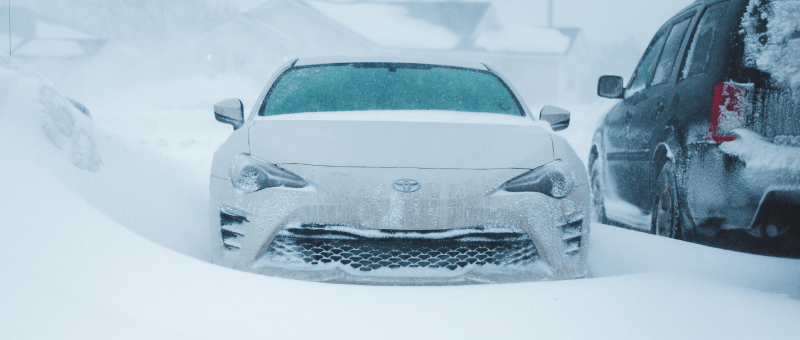 Trucos para quitar la nieve del parabrisas de tu coche