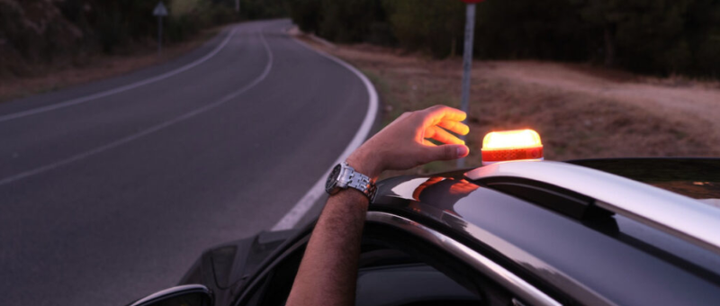 Todo sobre la nueva luz V-16 de la DGT: dónde comprarla y cuánto cuesta